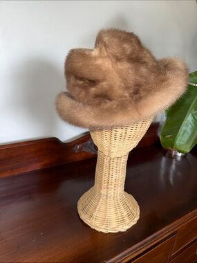 Vintage VITTORIO ROSSI Elegant Brown mink Fur Hat